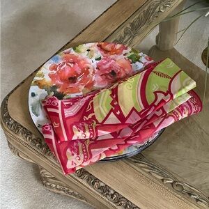 6 Vibrant Pink Chargers and 2 runners